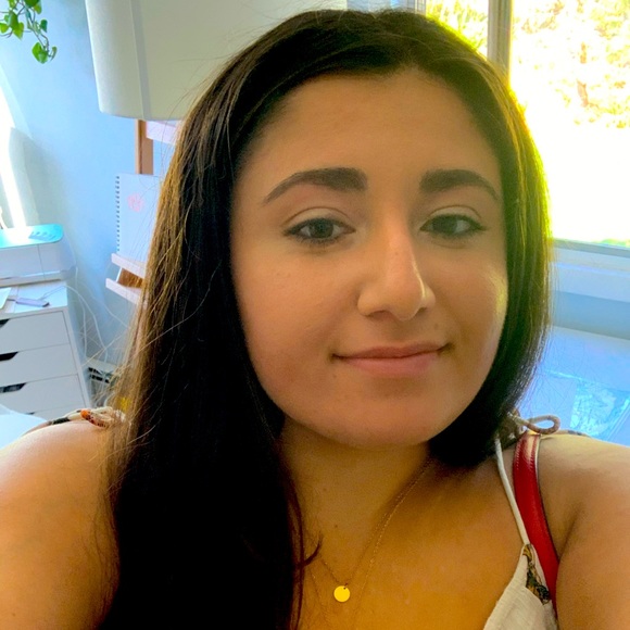 Meet your Posher, Chrissy. - Picture 1 of 4